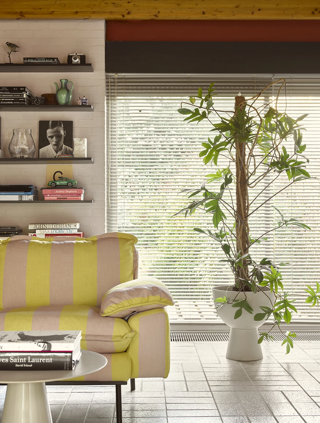 HKliving Glass Bum Vase 5 HKliving Glass Bum Vase